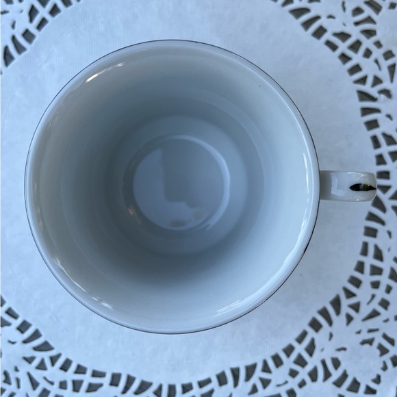 LYNNS Fine China Annie Collection Saucer (4) & Footed Cups (2) - Picture 7 of 12